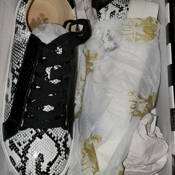 TOES comfort sneakers 👟 snake pattern 💖NEW - Picture 2 of 9